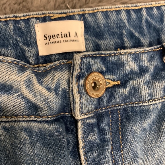 Special A , high rise distressed straight leg jean, size 3 or waist 28 - Picture 7 of 7